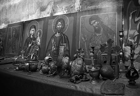 Богослужебные предметы из уничтоженных и сожженных косовских храмах